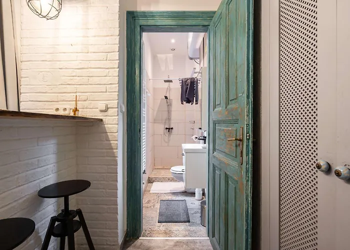 The Luxe Hideaway W40 *