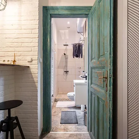 The Luxe Hideaway W40 *